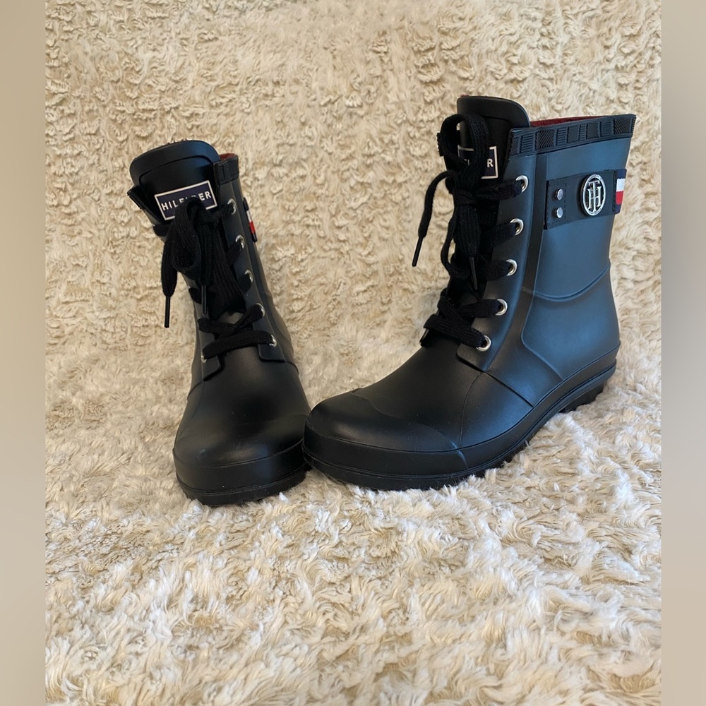 EUC Tommy Hilfiger Women’s Size 8 Rain Boots - Picture 8 of 8